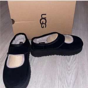 New! UGG Bea Platform Mary Jane’s in black 7